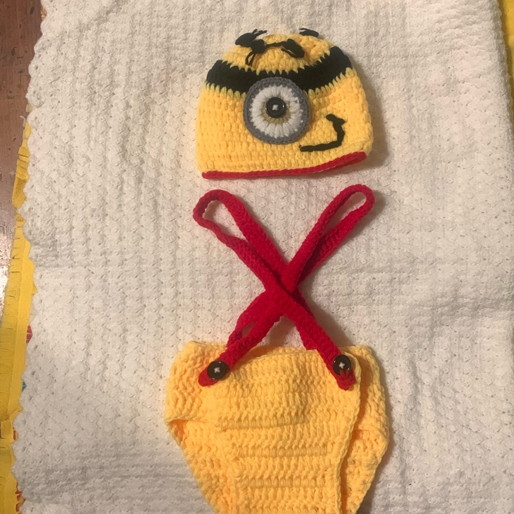 3/$30 NWOT Minions Hand-crochet Outfit Costume Photo-op Gift Size Newborn-3 mo
